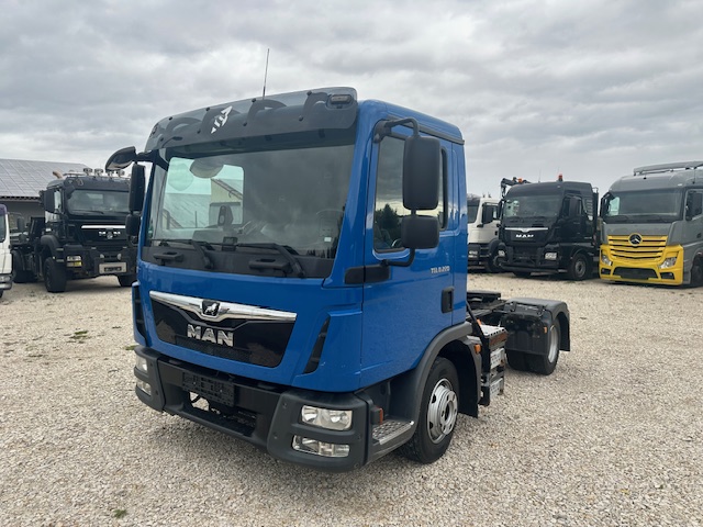 Sattelzugmaschinen 7,5 to.